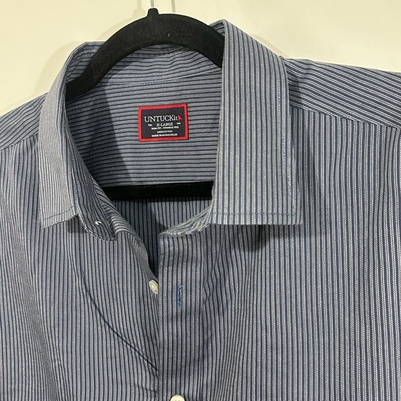 Untuckit Men’s Slim Fit Short Sleeve Shirt - Navy Pinstripe - Size Large - Picture 3 of 5